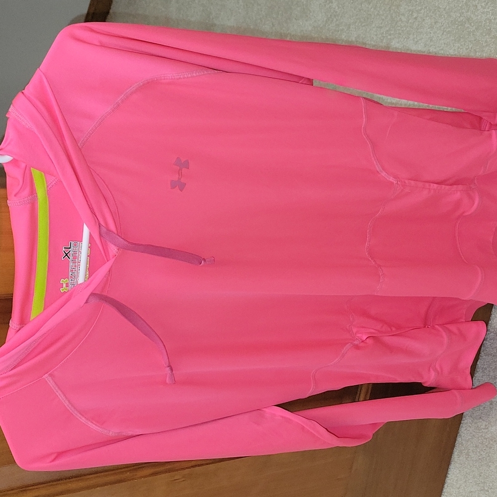 Under Armour top
